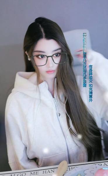 首战 1800万票！晓夏登顶