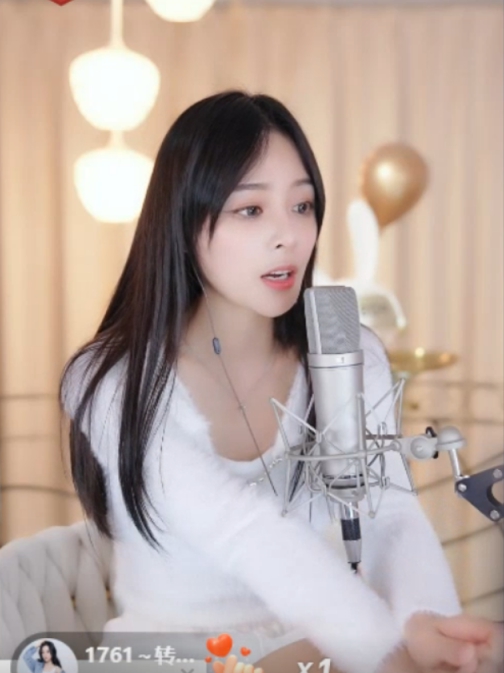 备战三亚C秀，鱼闪闪苦练歌词！