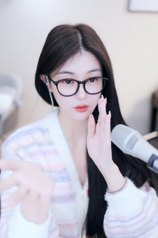 兰梦莎想踩高跷和浅蓝同台演唱