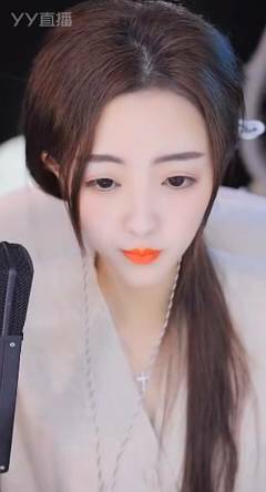 刷礼物买衣服，姐姐对小小呵真好