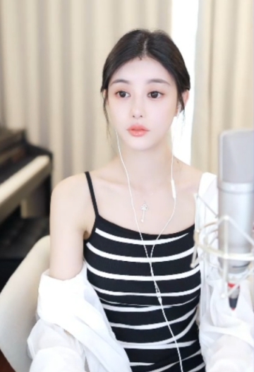 兰梦莎不敢休息,坚持开播还债!