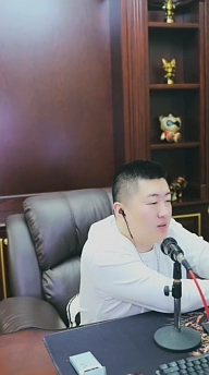 小洲见过哦哥，却不知道是谁