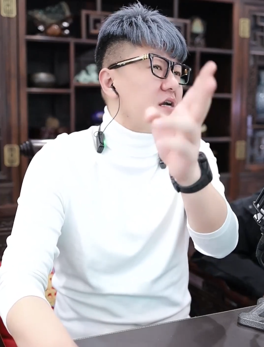 怕被砸库里南,大佛致歉女粉丝