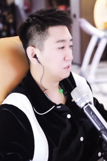 谁颜值高?小浩评价天使姐和朦姐