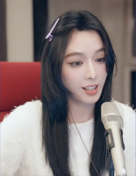 鱼闪闪妹妹代播，很多地方都相似