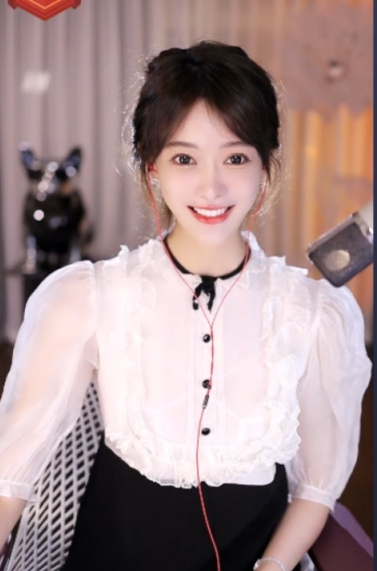 芮甜甜:我需要签约费还饥荒!