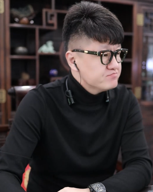 大叔用小号时刻关注大佛年度？