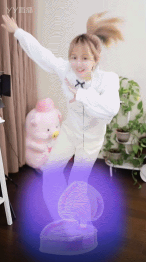 光脚跳科目三，文儿戴上痛苦面具