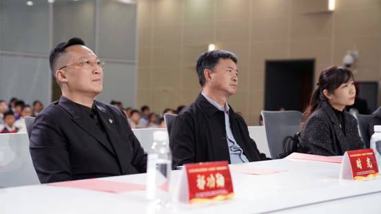 传递优秀精神，复兴获特别贡献奖