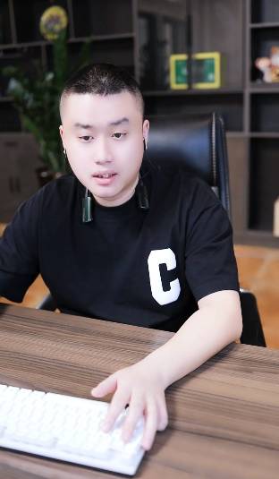 9年一梦，二蛋含泪谢众人