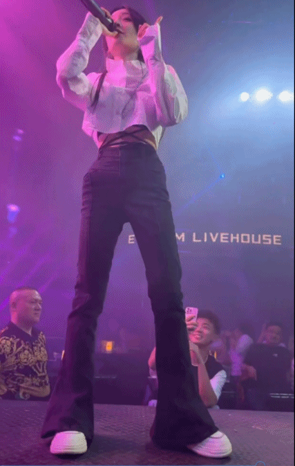 鱼闪闪live house演出燃爆全场