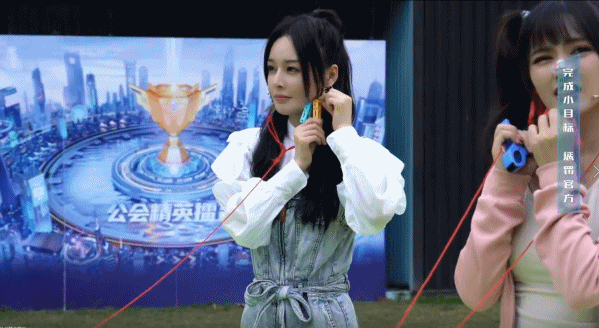 鱼闪闪线下活动被夹，太惨了