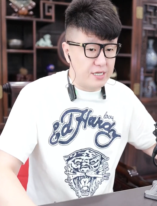 YY最大热度直播间，就是3851