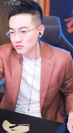 玄律在荣耀哥面前替心悦说话！