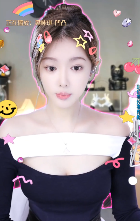 首页正文微凉现在每天下午开播,都会成为yy上的热度第一直播间,因为