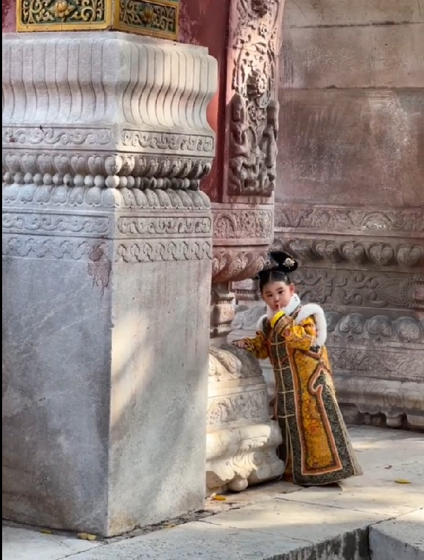 小毒液带女儿进宫，俏格格登场！