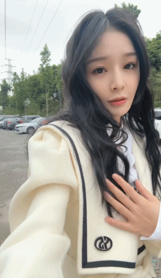 鱼闪闪线下活动被夹，太惨了