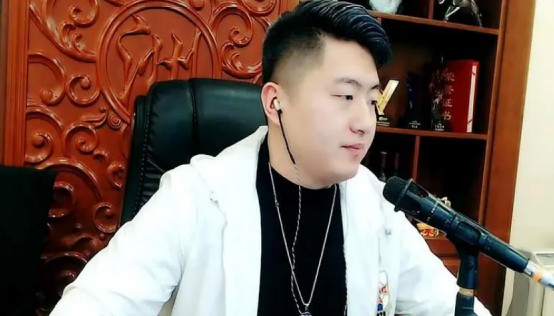 小洲：我从不主动叫大哥！