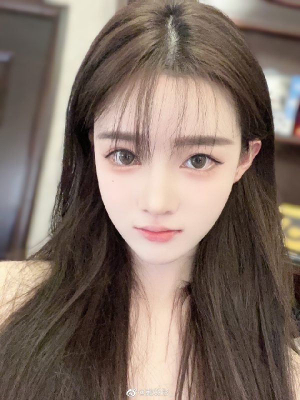 对自己下手，戴羽彤练手当托尼！