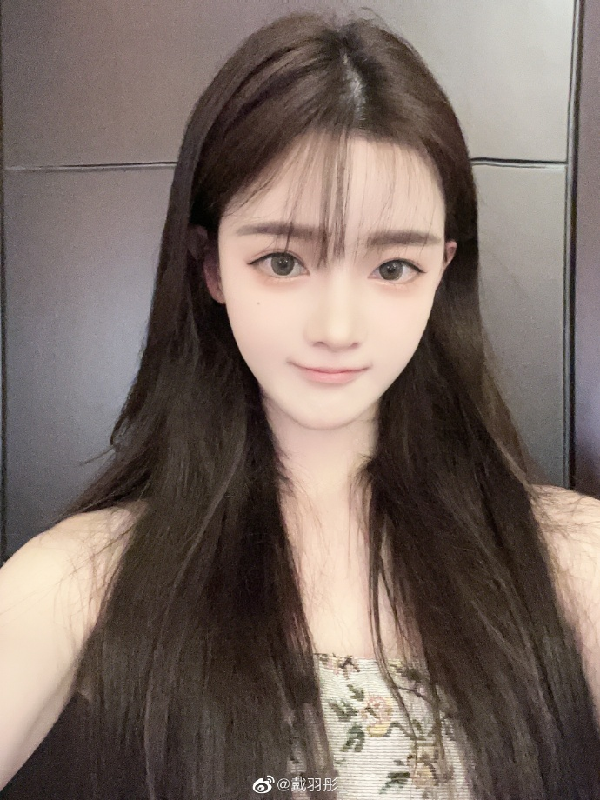 对自己下手，戴羽彤练手当托尼！