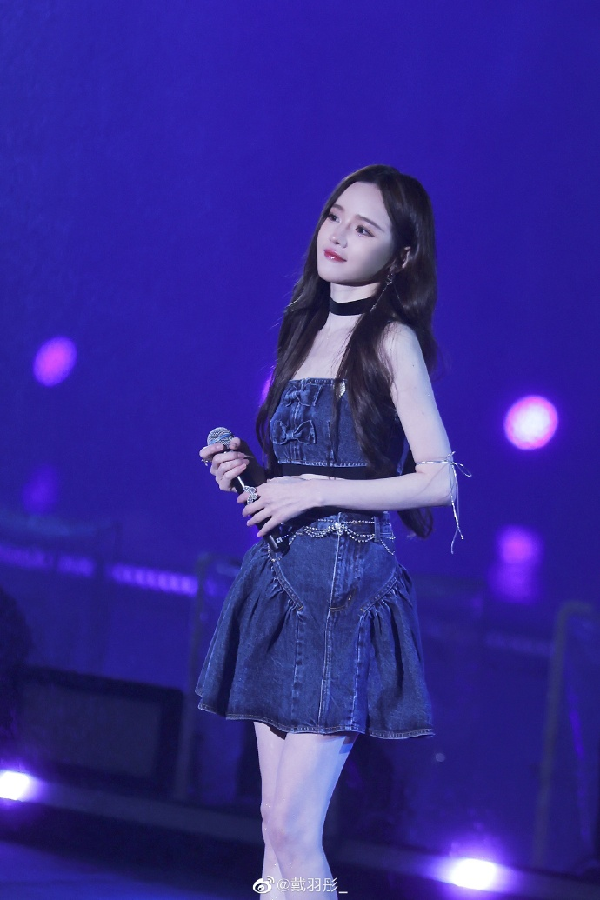 戴羽彤和明星同台演唱会高清图！
