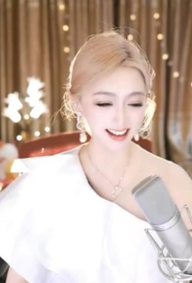 狂撒狗粮，大美子请粉丝吃喜糖