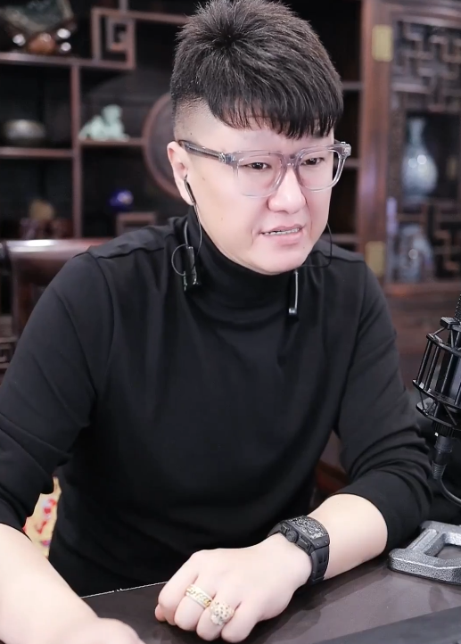 mc小洲曝签约帝王费用"1300万" - 歪阅