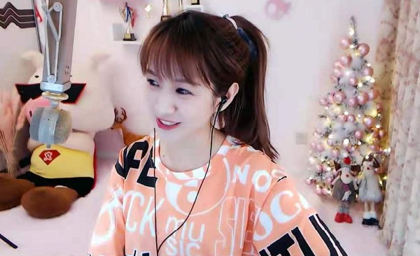文儿居家服开播,女神气质挡不住