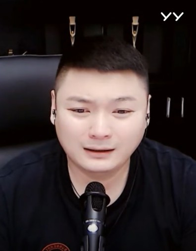 李先生开播痛哭？只因为她！