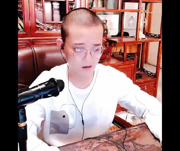 无奈!二郎被误解成骂人主播