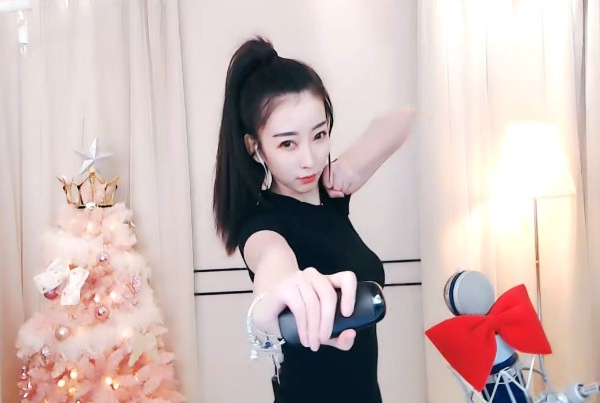 紧身裙亮相!完美凸显杨大爷气质!