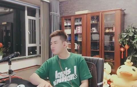 阿哲:周五周六天大的事都得直播