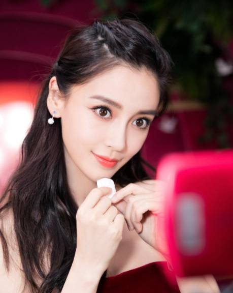 兰梦莎力挺angelababy，颜粉！