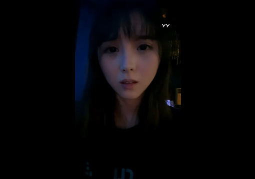 苏子夜店狂欢,手机开播秀颜值