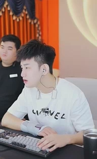 阿哲劝和,玄律大花解隔阂