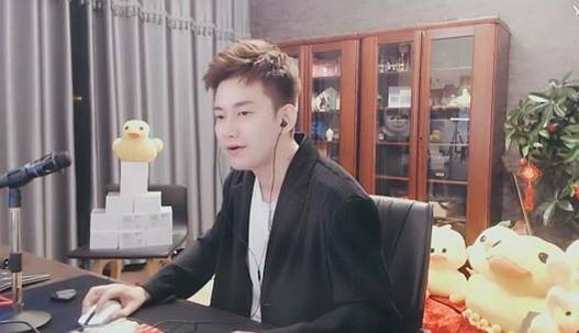 虽然每周直播两天,也不会忘圈钱