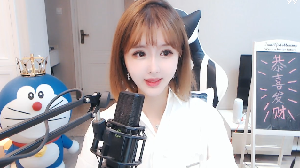 精致白衬衫,苏姗姗开播美照来袭