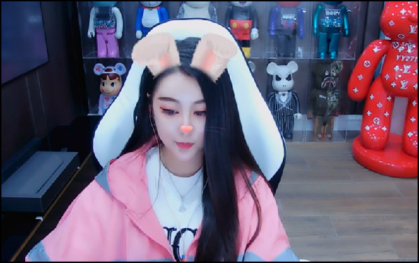 yy日报丸子乘飞机刘一手落泪