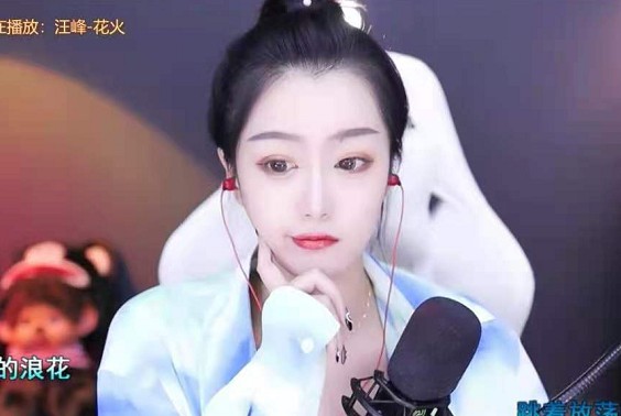 美出屏幕!小怪兽换新摄像头后首亮相
