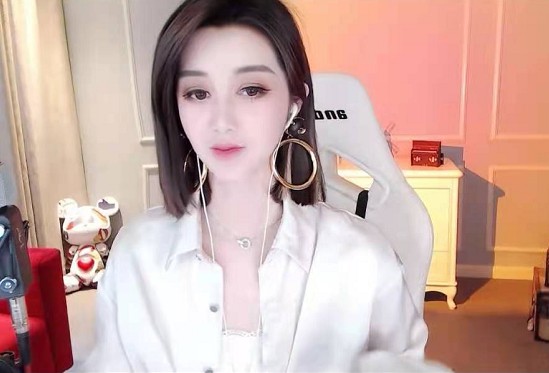 气质女王!静静最新造型魅力爆棚!