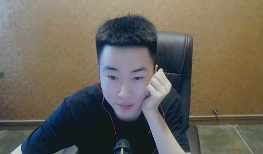 小白龙是一位人气主播,他的粉丝量比较广,因此很多主播也看中了小白龙
