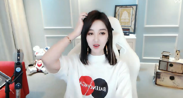活泼灵动!静静随意穿搭尽显气质