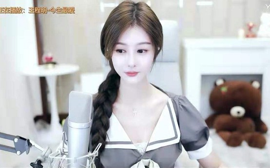 兰梦莎深v装出镜! - 歪阅