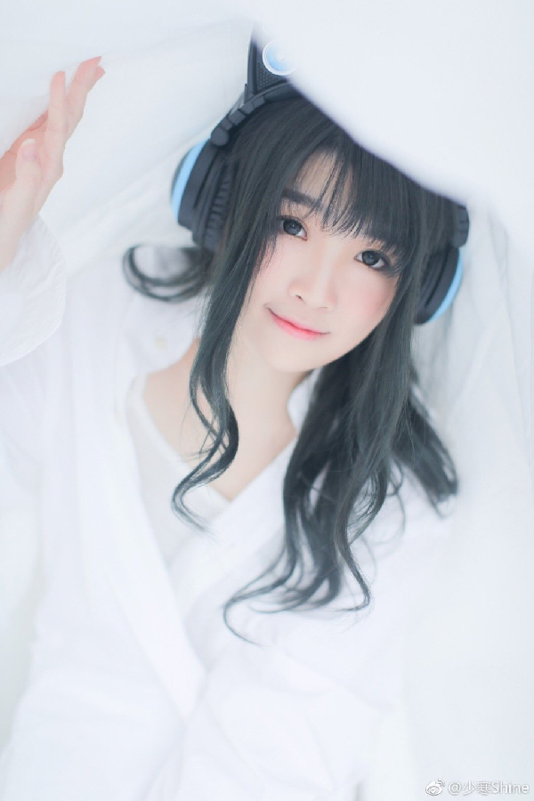 美若天仙!少寒白衬衫写真来袭