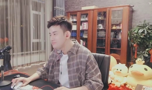 阿哲:给我一个亿都不去外站