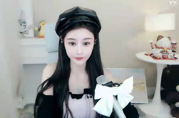 百变女神兰梦莎!美得像个瓷娃娃