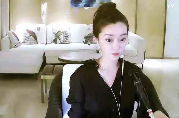 高级感十足!崔阿扎开播美照来袭