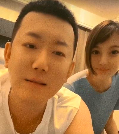 "说时迟那时快,我现在就以迅雷不及掩耳之势,给我大哥发一个国庆快乐