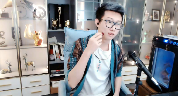 小少焱回归早上开播,重新做人气