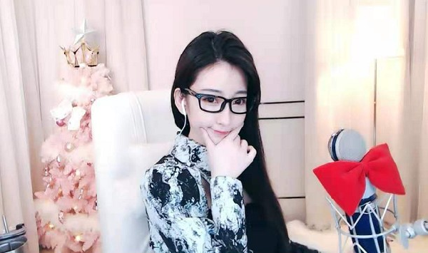 御姐驾到!杨大爷上演制服诱惑气场全开